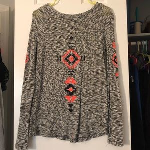 Forever21 small geometric long sleeve blouse